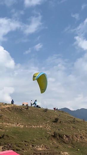 10K views · 98 reactions | Basic course p1 ground training * p2 5 solo flying * 7 days course ₹ 24,999 #birbillingparagliding | अमेजिंग फ्लाई | Facebook