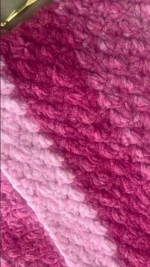 Easy Ombré Bernat Baby Blanket Crochet Pattern #crochet #crochetpatterns