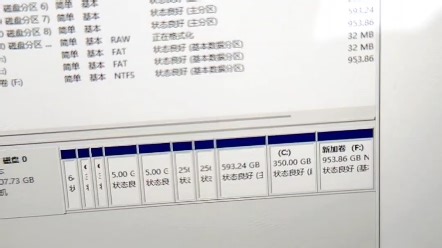 预装Steamos系统 win11，简单分享如何给win11系统分区，磁盘管理那边操作小儿科。另外自带游戏手柄设置下就可以使用触摸板，喜欢可入手预装系统的SSD