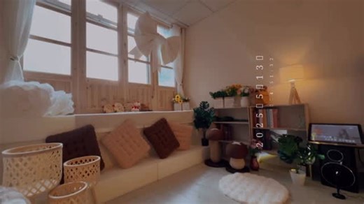 Party room‼️22間主題獨立房🌟計房價·抵玩‼️私隱度高⛅️ on Instagram: "🔥只計房價 ‼️私隱度高 🍂(唔計人頭收費）‼️ 🪵🪟原木系🍃水晶球 🔮📸 ‼️房間不計人頭收費‼️ 無論幾多個人玩都係呢個價錢✨ 💛亦都唔限人數入場💛 而且包飲品🧃✨ - 坐喺度傾吓計心事又可以玩下其他活動🥳 - ✨24小時自助入場✨ *觀塘/牛頭角分店* 🍡K7中房🪴🪟 ·可接納2-15人 ·65吋高清4k大電視📺+可同屏📲 ·🔥巨大化水晶球☃️🔮· （🌟😍❗️人可進去）打卡📸「Coming Soon🔜 」 · 🪵 🪟落地木窗·打卡📸 · 🪵原木糸風格🍂·坐台 ·打卡📸 · 🪵原木系🍃裝飾·打卡📸 ·電動麻雀🀄️🎢 · 🪩唱K🎤🎶 ·Switch🎮 ·Disney +Netflix +YouTube🎞️ ·音響播放器🎵 · Board game♟️ ·骰盅🎲 ·Poker🃏 ·雪櫃❄️ 🍧 ·大型飯桌 - 觀塘/牛頭角地鐵站一出 6-9分鐘路程🚇 交通便利 附近有大型商場🏬 樓下有便利店🏪 