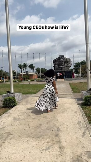 5.7K views · 327 reactions | Don’t forget to relax and take a break when needed. Don’t forget you can only function well when you are mentally stable. Don’t push too much. Don’t be too pressured. WORK SMART NOT HARD‼️ Happy Sunday ❤️ | Curvecloset | Facebook