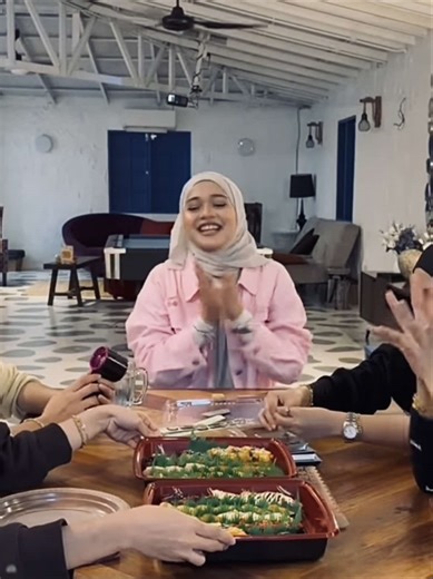 Alhamdulillah 100k subscribers, 200k views within 21h ❤️‍🔥 congrats AI AINA and OCHEMNAs 🥹🤍 and special thanks to all aiteam talents and their fans yg also support our gadis ayu! fly high ochem!! 💗 #aiaina #nurulaiinaa #aiteam2026 #kerusipanasaiteam2026 #fyp