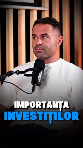 💬 „Ce sfat ai pentru o persoană obișnuită?” 👉 3.000–4.000 lei pe lună. 👉 Pui deoparte 10%. Se poate. 👉 Și apoi… în ce investești? Aici se blochează toată lumea. „Bitcoin e prea scump.” Nu există prea scump dacă înțelegi ce cumperi. Bitcoin se mișcă în corelație cu piețele de capital (S&P 500), doar că e mai volatil. Asta se vede clar din 2018 încoace. „Atunci caut alt bitcoin, mai rapid, mai bun.” ❌ Aici greșesc mulți. Nu studiază, dar bagă bani. Și apoi spun că „nu merge”. 📌 Problema reală