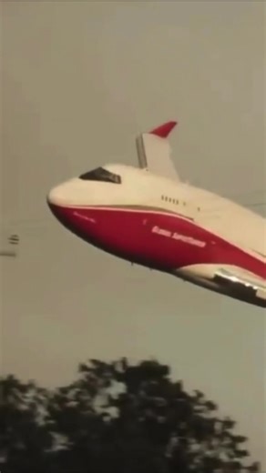 Boeing 747-400 Global Supertanker 🔥✈️ The largest firefighting aircraft ever to operate. Converted from a 747-400, the Global Supertanker could drop 19,600 gallons (163,503 lbs) of fire retardant or water in a single pass, nearly 10x more than a typical air tanker. Operated by Global Supertanker Services (GTS), it entered service in 2016 and flew missions across the United States, Chile, Israel, and Bolivia, responding to some of the largest wildfires on Earth. Cruise speed: 560 mph Drop speed: