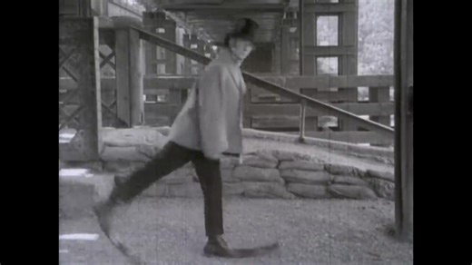 Ministry of Silly Walks - Monty Python's Flying Circus | Ngoan Bé