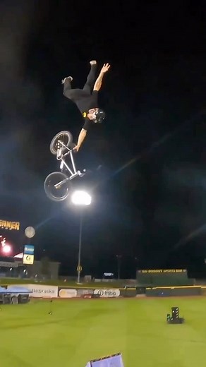 Another crazy variation of a front flip 😍🚀 @rwillyofficial #bmx #khebikes #bmxmylife #bmxstyle #ridebmx #bmxlife #bmxpark #bmxislife #bmxcrew #bmxforlife #bmxflat #bmxordie #bmxlifestyle #bmxallday #bmxday #freestylebmx #bmxer #bmxflatland #bmxlover #bmxrider #bmxfreestyle #bmx4ever #bmxracing #bmxforever #bmxonly #bmxstreet #bmxlove #bmx4life #bmxteam | KHEbikes