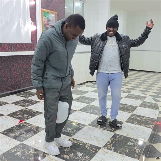 How fast can you pop the balloon between your legs?☠️🦵#viralshort #shortsfeed #feed #balloon