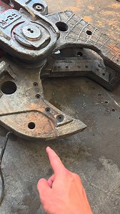 15K views · 6.2K reactions | Oprava nůžek na železo + zatěžkávací test. Iron scissors repair + functionality test #mobilewelder #mobilewelder #svarovani #mobilnisvarec #repair #repairs #repairing #repairman #weldingrepair #oprava # svarovanilopaty #svarovanibagru #excavator #weldingbucket #bucketrepair #bucketwelding #hardox #oprava #svarovanilopaty #liebherr #case #caterpillar #jcb #volvo | Weld Masters s.r.o - welding mechanik Petr | Facebook