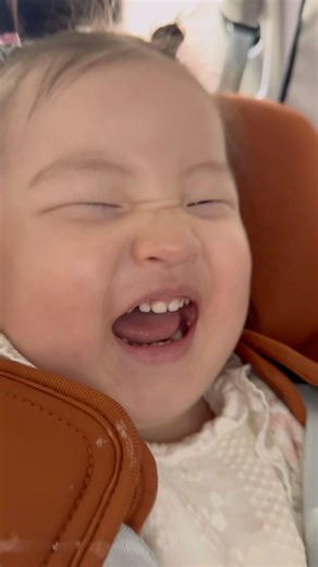 26.4.5.(일) 깜찍이 귀여워 간질간질 #간지럼 #19개월아기 #청룡띠 #24년생 #아기 #수다쟁이 #옹알이 #애교쟁이 #브이로그 #육아일기 #육아 #baby #깜찍이 #웃음