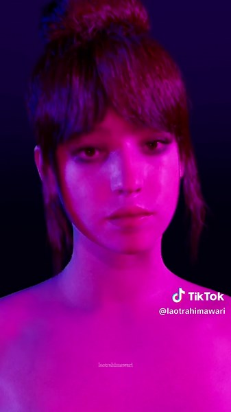 Siempre me ha costado recrearme fielmente, ya sea en dibujo o 3D. Es irónico, porque puedo dibujar a cualquiera y hacerlo idéntico PERO CONMIGO ES SEVERO RETO!! Aun así decidí intentarlo y aprovechar para explorar funciones de Unreal Engine. Es un proceso lento, pero ver que al menos logré capturar algunos de mis rasgos es un gran avance 🥲👍🏻 espero les guste!! Ig: laotrahimawari #unrealengine #cgi #animation #bladerunner2049 #peliculas #movies #fyp #parati #viral