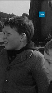 En Bretagne, la polémique enfle depuis la destruction de 39 menhirs pour construire un magasin Mr Bricolage à Carnac. Voilà qui aurait sans doute horrifié les Bretons qui vivaient au milieu des menhirs dans les années 1960. | INA