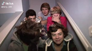 #1direction #1d #larry #louistomlinson #harrystyles #fandom #larryesreal #larryisreal💚💙