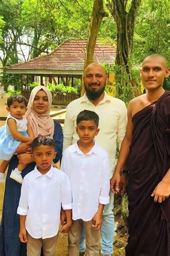 බුදු බණ අහන්න ආපු මුස්ලිම් අපේ සහෝදර පවුල🙏 #budhha #kathnoruwe