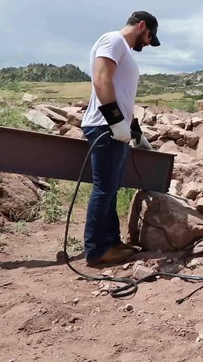 The Forney Easy Weld 20 P – your portable powerhouse for plasma cutting! From sheet metal to thin plate cutting, auto body repairs, farm work, HVAC installations, and DIY projects, it's versatile and reliable. #forneyind #plasmacutter #plasmacut #plasmacutting