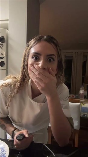 Woman drops food after pan handle breaks while cooking in Paraná, Brazil