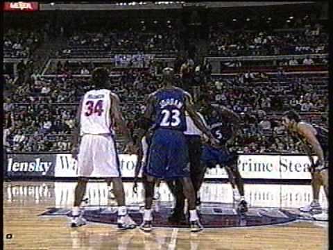Michael Jordan's Very First Game as a Wizard (Preseason 2001-2002)