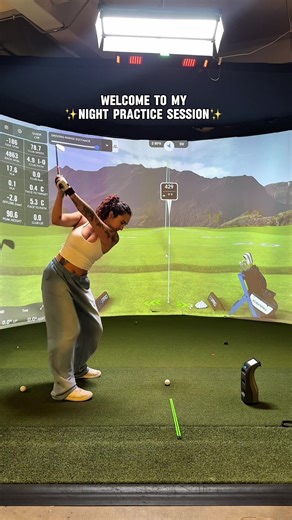 here’s what a short practice session looks like for me. do you guys want to know what i’m working on right now? 🙂‍↕️ ahí les va una sesión de practica corta. díganme si quieren que les diga en qué estoy trabajando en mi swing ❤️ 👟: @payntr (code SARA15 for 15% off)