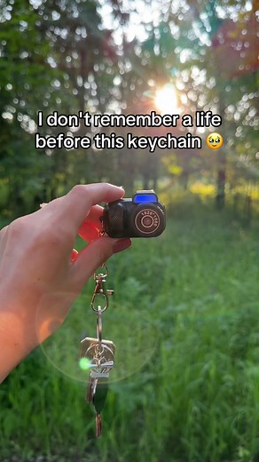 I don't remember a life before this keychain 🥹📸 #keychaincamera #miniretrocamera #digitalcamera #minicamera #summervibes #summer #tiktokmademebuyit #itcame #vintagecamera #keychain #photography #photographer