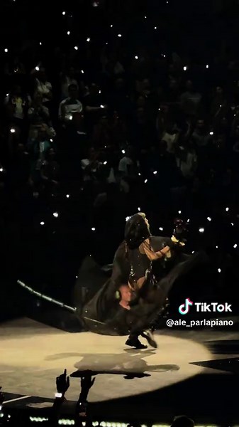 MAYHEM BALL TOUR: Lady Gaga in Milan N2