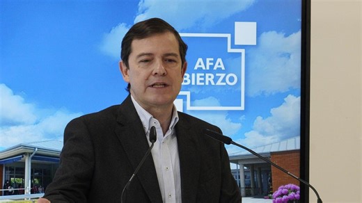 Mañueco afirma que las ayudas para cambiar bañeras por platos de ducha beneficiarán a 20.000 familias al año