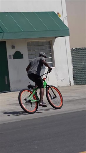 394K views · 9.3K reactions | Seat prank on thieves! Follow for daily pranks #Prank #FunnyPranks #PrankVideo #Prankster #FunnyVideos #Comedy #Viral #InstantKarma #PrankWars #thiefbusters | Twinztv | Facebook