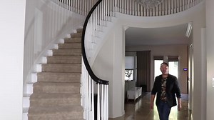 1.6K views · 109 reactions | On this video I share with you how I decorate my customers staircase railing with gorgeous garland and ribbons. Watch the full tutorial on my YouTube channel, link in bio. . . . All products by ⏬ @shinodadesigncenter #christmasdecor #christmas #garland #stairs #staircase #christmasdecoration #instachristmas #instadecor #instadesign #designer #sandiego #ribbon #garlanddecor #homefortheholidays #holidayseason #holidays | Ramon - at HOME | Facebook