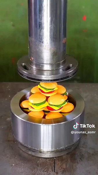 Hydraulic Press vs. Everyday Objects