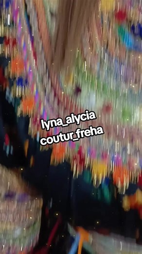 Robe Kabyle Moderne : Tradition et Élégance pour Mariée