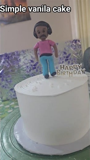 SIMPLE CAKE FOR FRIEND WITH HEADPHONE#birthdaycake#indianbakerinNigeria#newdesign#semifondant
