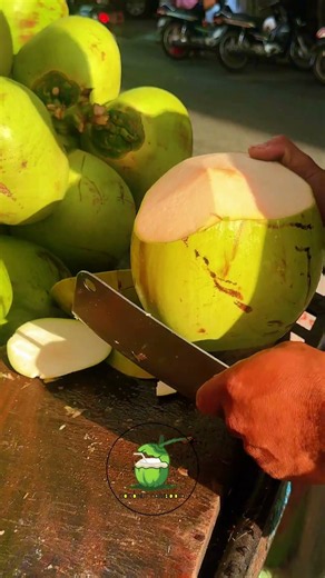 The Amazing Health Benefits of Fresh Coconut!