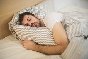 Here's How Eye Movement During Sleep Is Connected to Dreams