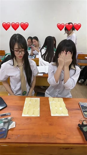 Ai Mun Scissors: Fun Snack Vibes 🌈