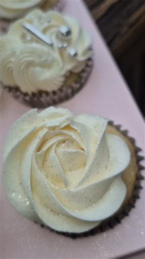 Bento boxes are the way to go. Some personal. Are you lookin or bookin? . . Vanilla Almond cake and cupcakes. . . #cake #birthday #explore #delicious #love #baking #foodporn #foodie #homemade #bakery #bentobox | Heather Darcelle Marie Rice