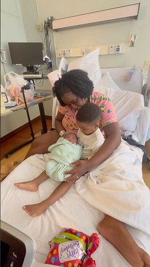 The day after giving birth to an almost 10lb baby 🥹🫶🏾🩵