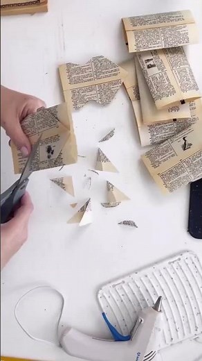 DIY book page stars - these are perfect for fall thru spring ❤️ #bookart #bookpagecraft #diycrafts