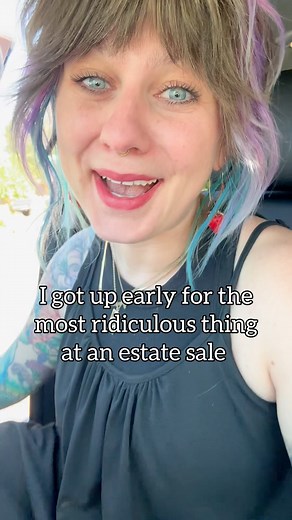 Would you pay $10 for this??? It’s not my usual style, but I thought it was adorable and I needed it in my life. Joy can come in the most random forms!🦆😂 Estate sales are, by far, my fave way to buy secondhand. There’s something about seeing someone’s life collection and learning more about them and getting to give something another life. Treasure it and keep the memory alive. I think it’s beautiful.🫶 Thanks to @annaistheworst for always being down for an early morning estate sale and for len