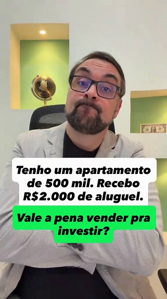 “Tenho um apartamento de 500 mil e recebo R$2.000 de aluguel. Vale a pena vender pra investir?” Fiz a conta pra você: R$2.000 de aluguel dão R$24 mil por ano. Sobre 500 mil, isso é 4,8% ao ano bruto. Agora tira IPTU, os meses de imóvel vazio, manutenção, taxa da imobiliária e o imposto sobre o aluguel. Na sua mão sobra perto de R$1.400 por mês. Agora pense nos mesmos 500 mil numa renda fixa, tipo Tesouro Selic ou CDB, rendendo 14% ao ano de referência. Seriam R$70 mil por ano, uns R$5.800 por mê