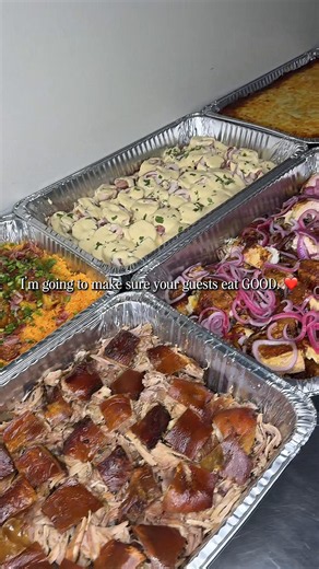 Book us for your next event ✨😍🔥 A catering for a beautiful baptism🙏🏻 The menu : - Yellow rice with corn, bacon , maduros , green onions - Pernil - Baked chicken - Pechugas rellenas - Pastelon de platanos maduros - Steamed vegetables - Penne Alfredo For this event, we also provided delivery and a full buffet setup. Thank you for trusting Chef Bridget Maria Catering to be part of such a special celebration! 💕 📍Now booking weddings, birthdays, baby showers, corporate events, and private parti