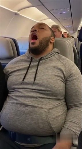 Man Snoring Loudly on Airplane | Hilarious In-Flight Cam Moment