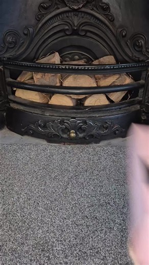 @collectioncosmetics beauty box, 18 beauty must haves for only £17 with free shipping! 😍 #beautybox #makeup #christmas #fyp #giftidea