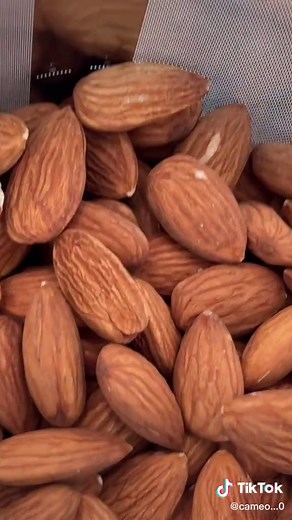 To do: milk my almond cow ☑️ #almondmilk #yum 🫶🏼