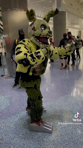 LA Comic Con Springtrap Cosplay Clip