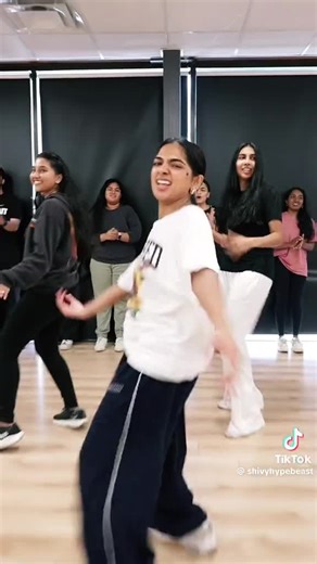 #bomdancechallenge #dancers #tiktoksound #tiktokdancing #fyp