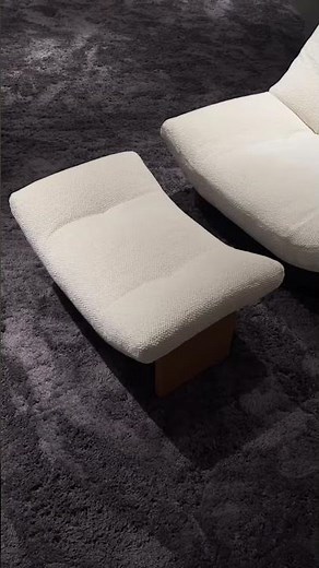 Experience LUXURY with Minotti's Emmi Lounge Chair!