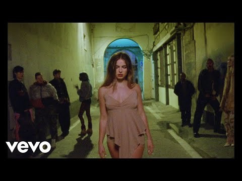 Addison Rae - "Aquamarine"