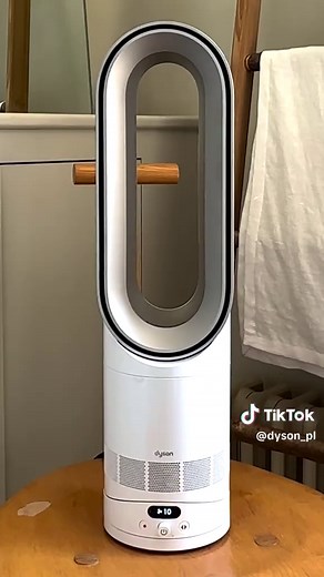 W każdym wnętrzu, o każdej porze💨 Szybkie nagrzewanie i komfort, którego potrzebujesz tej jesieni. Oczyszczacz powietrza i wentylator z funckją ogrzewania Dyson Hot Cool™ dba o idealną temperaturę, gdy dni stają się chłodniejsze. 🍂 #Dyson #DysonPurifier #DysonHome #hometech #SmartLiving