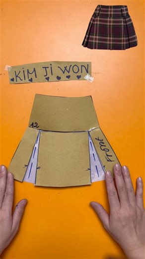 Pleated Plaid Mini Skirt Pattern Tutorial #diy #sewing #fashion #pattern #sewingtutorial