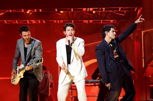 Jonas Brothers surprise fans by bringing out 5SOS for an unforgettable boy band moment in LA show