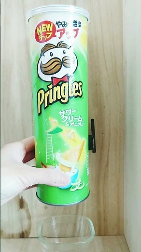 【お菓子箱でDIYガチャガチャ】プリングルスマシーン！/簡単工作/ レバーを回すとプリングルスが出てくる/ Pringles dispenser machine / /#shorts