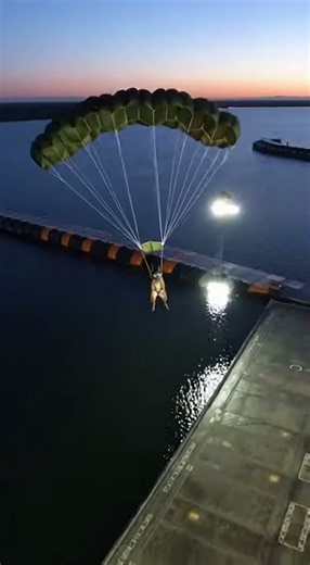Military Working Dog's WILD Parachute Jump From a US Aircraft 🪂🇺🇸